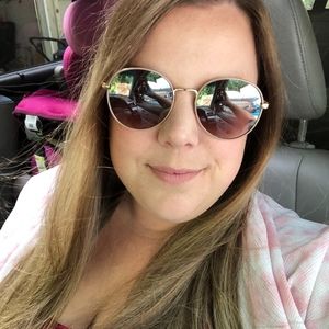 Meet your Posher, Posh